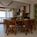 Apartamento de frente para o mar no itagua 03
